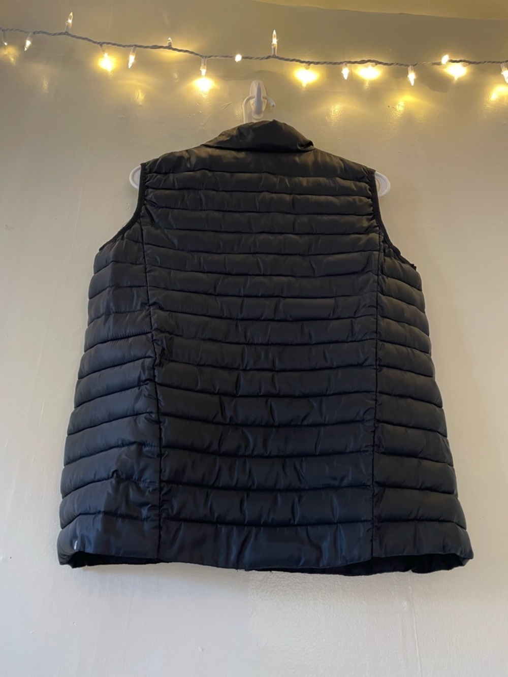 Fabletics Black Quilted Puffer Vest Gray White Chevron Active Yoga Comfy Light - Picture 8 of 16